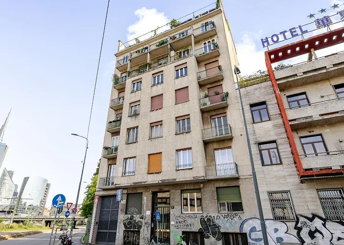 One Bedroom In The Heart Of *