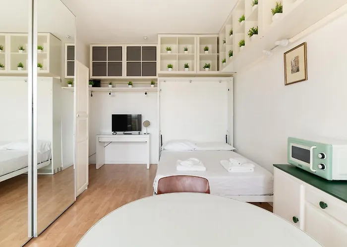 Guesthost - Dergano M3 Bright *