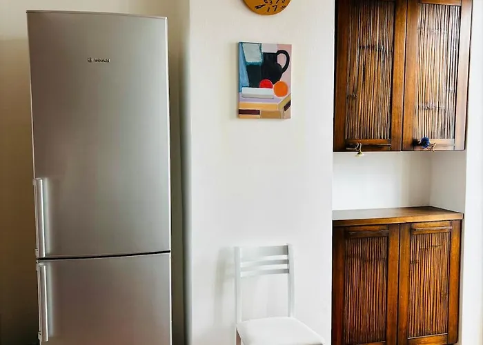 Bright Three-room 250m From The Subway شقة *
