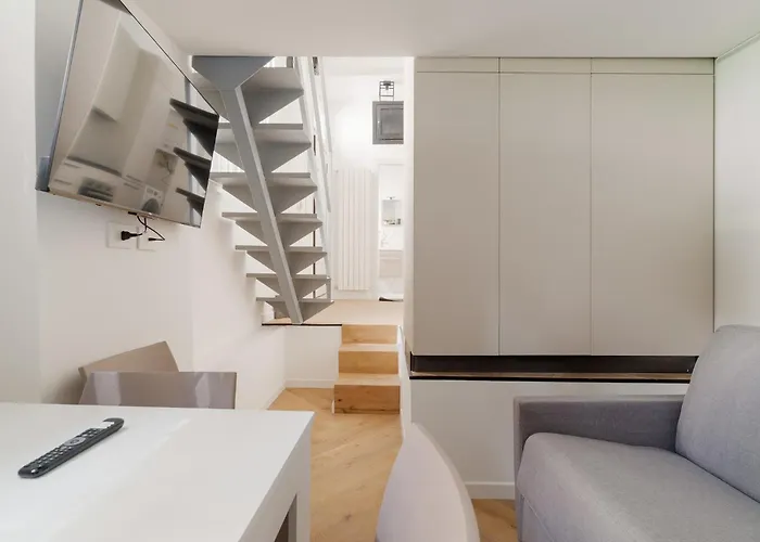 Guesthost - Brera Modern *