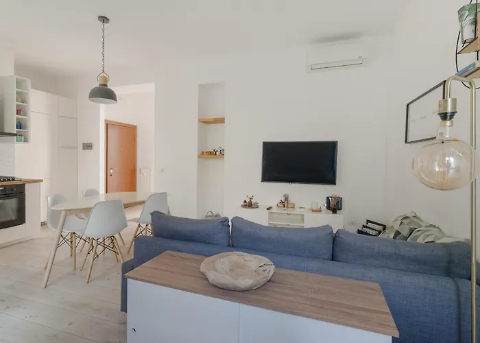 Guesthost - Modern Lancetti * Милан