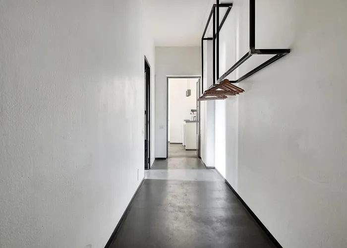 Apartment Minimal Chic Near