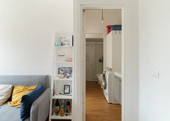 Guesthost - M2 Sant'agostino Bright Milano