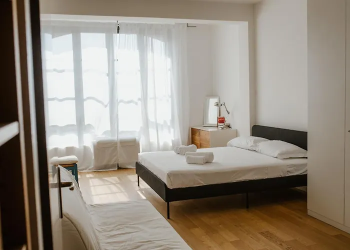 Guesthost - Mecenate Bright * Milánó