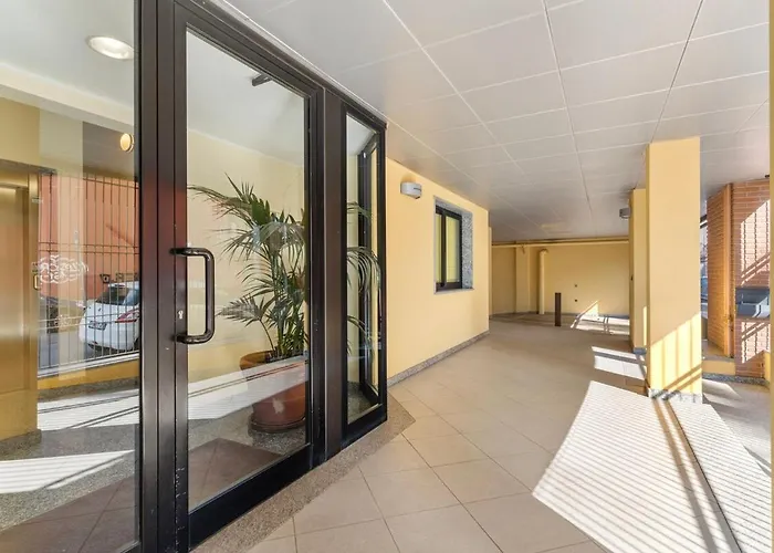 Elegant Retreat With Sunny Terrace & Excellent Metro Links Mediolan