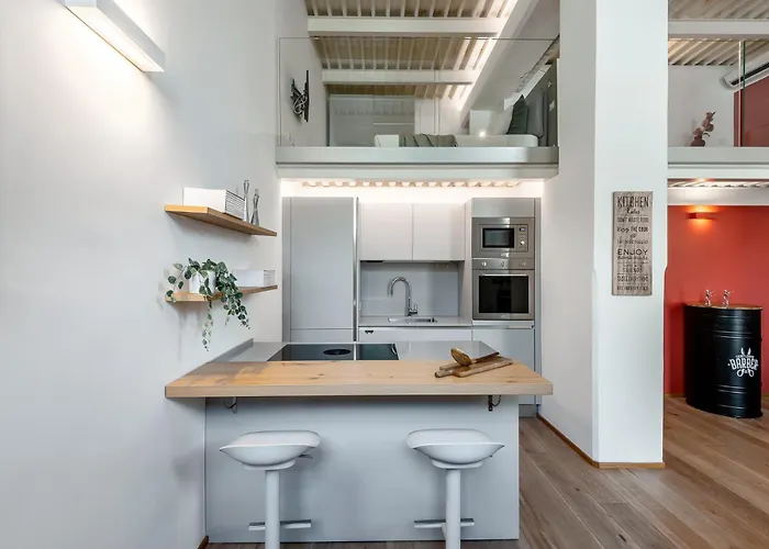 Stayeasy Bernina - Design Loft, Metro And Free Parking Apartmán