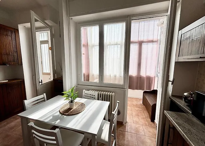 Bright Three-room 250m From The Subway 아파트 밀라노