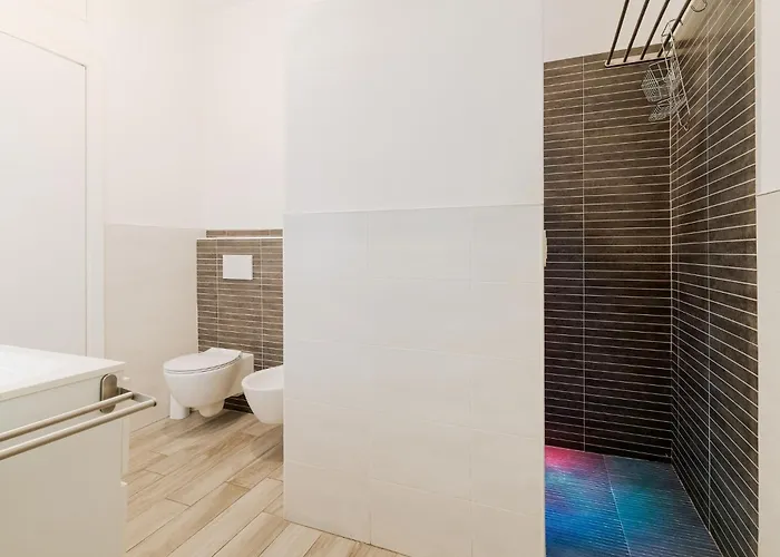 Guesthost - Spacious In Trenno דירה