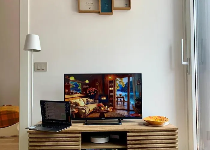 Mylo's -15 Minutes From The Duomo, Ieo, Prada