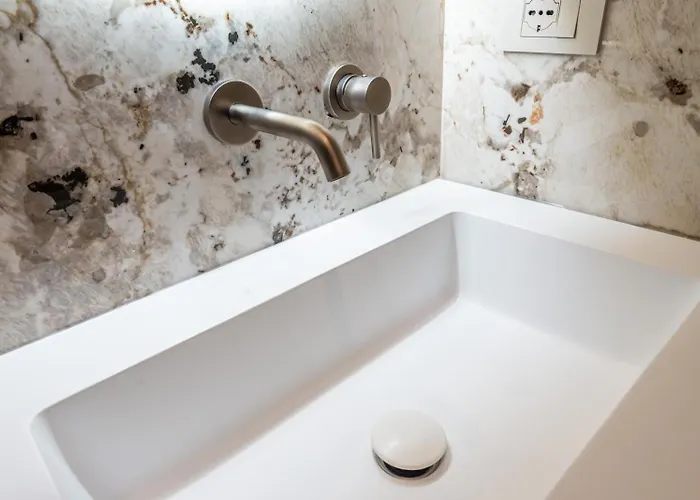 Michelangelo Moscova Golden House *