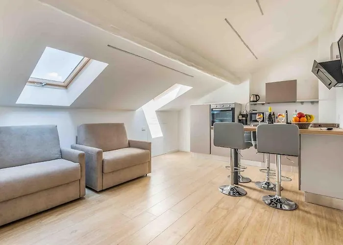 Heated Hydromassage Pool Station1' View * Milán