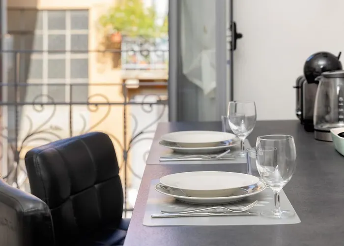 A Stone's Throw From - Balcony - Ac Daire