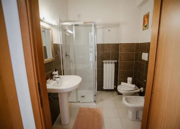 Guesthost - Mecenate Bright * Milánó