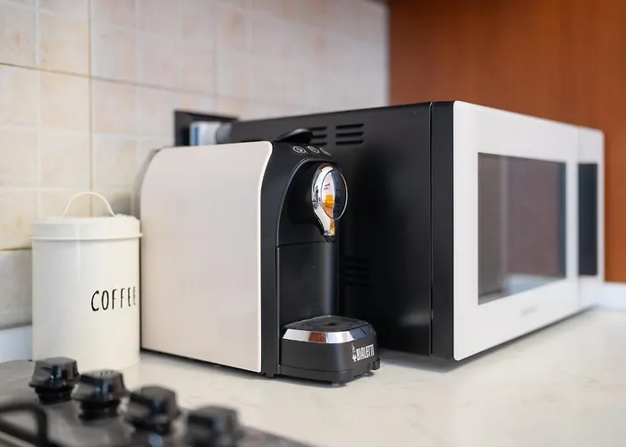 Spacious At 5 Min Walk From Station Milão