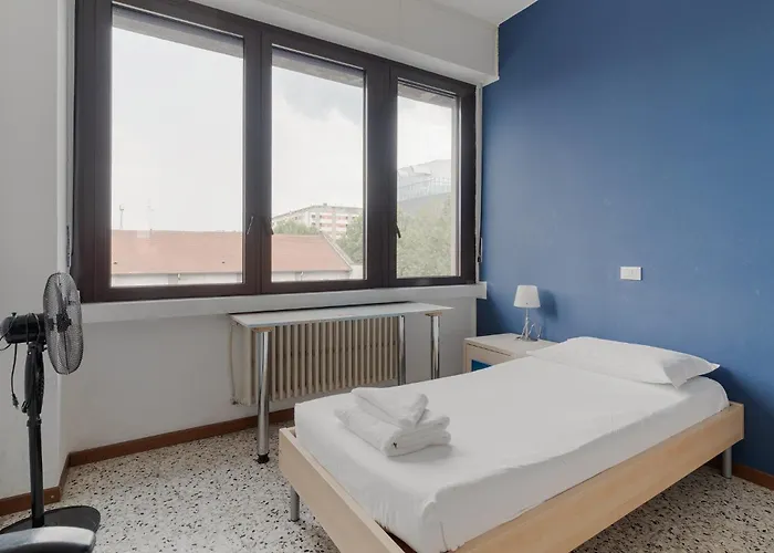 Guesthost - Farini For 6 People * ミラノ