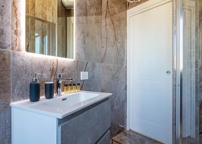 5min From Metro M1 New Flat דירה