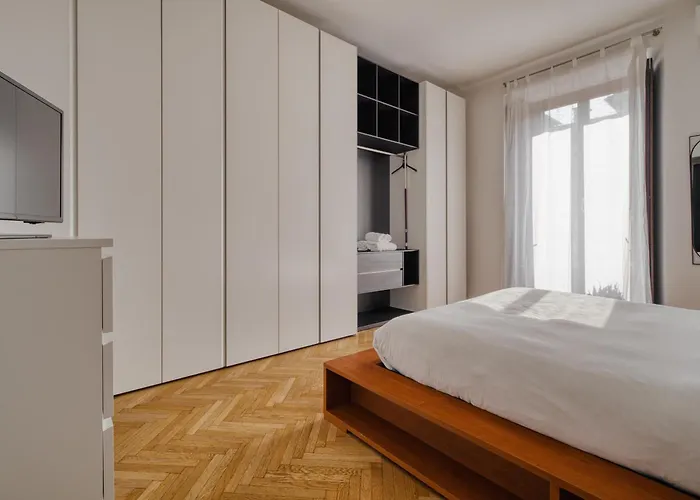 Your Sunny Getaway In Porta Venezia Dist...