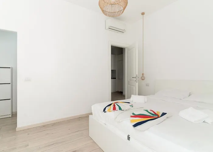 Guesthost - Modern Lancetti Милан