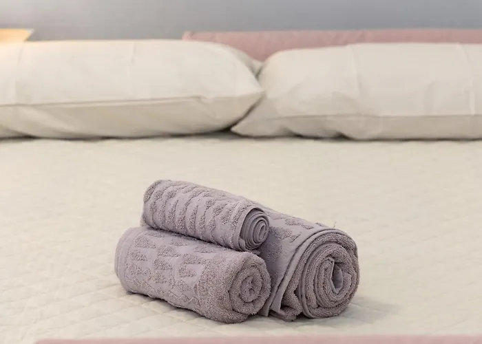 A Stone's Throw From - Balcony - Ac *