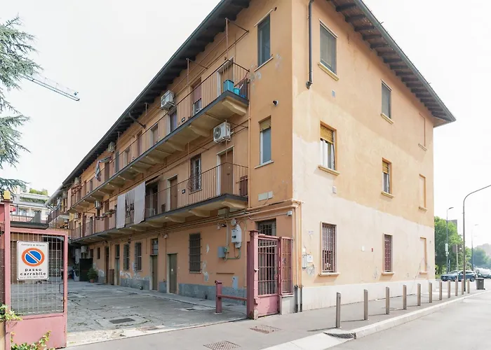 Guesthost - Spacious In Trenno Apartman