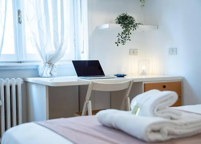 Duomo 10 Minutes Away Spacious 5 Pax Balcony Wifi Ac Appartement