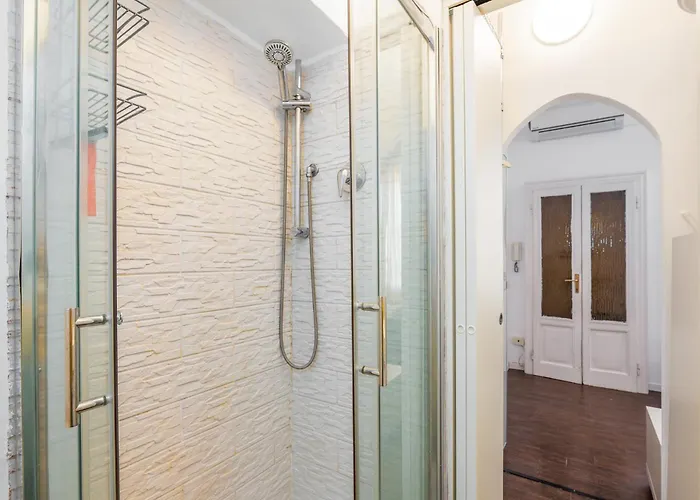 Cozy Near The Arch Of Peace *