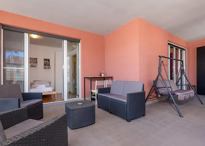 Private Terrace & 2 Bedrooms Near Bosco Verticale * Milan