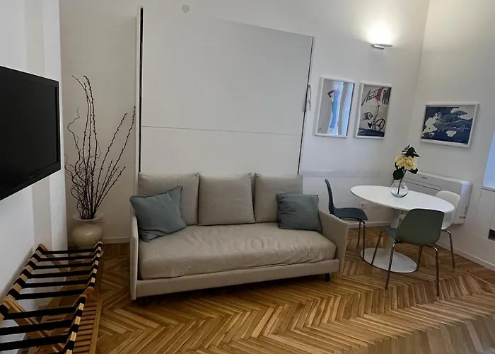 Knock-knock Navigli *