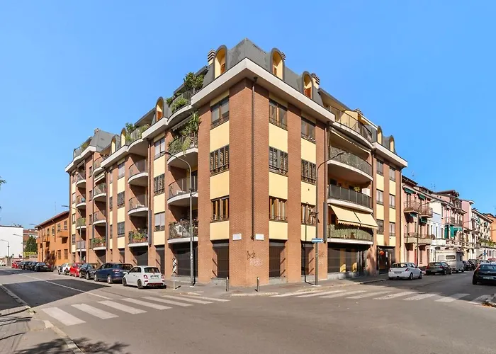 Elegant Retreat With Sunny Terrace & Excellent Metro Links Apartament