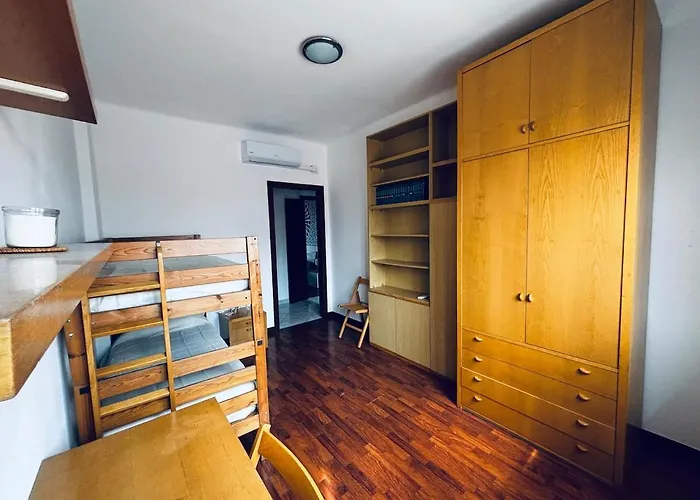 아파트 Bright Three-room 250m From The Subway 밀라노