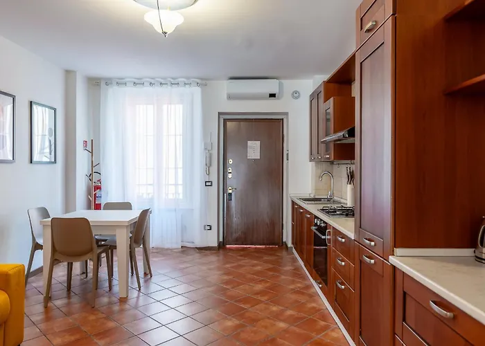 Spacious At 5 Min Walk From Station Milano