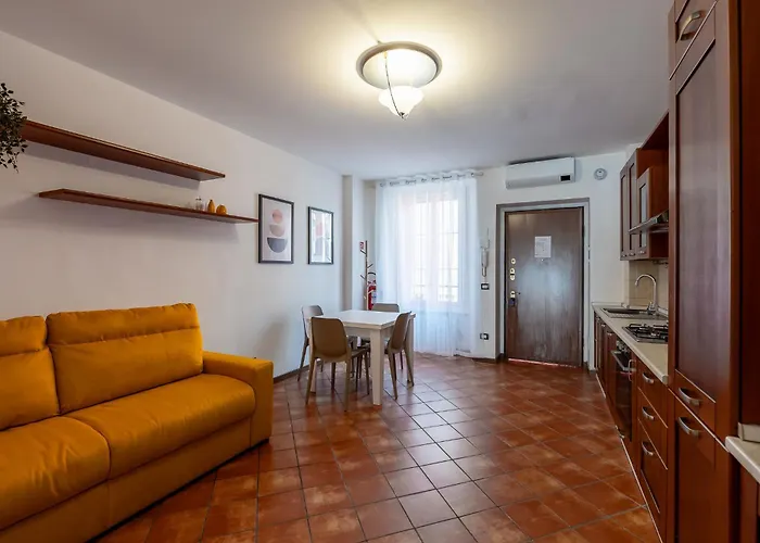 Spacious At 5 Min Walk From Station Appartamento Milano