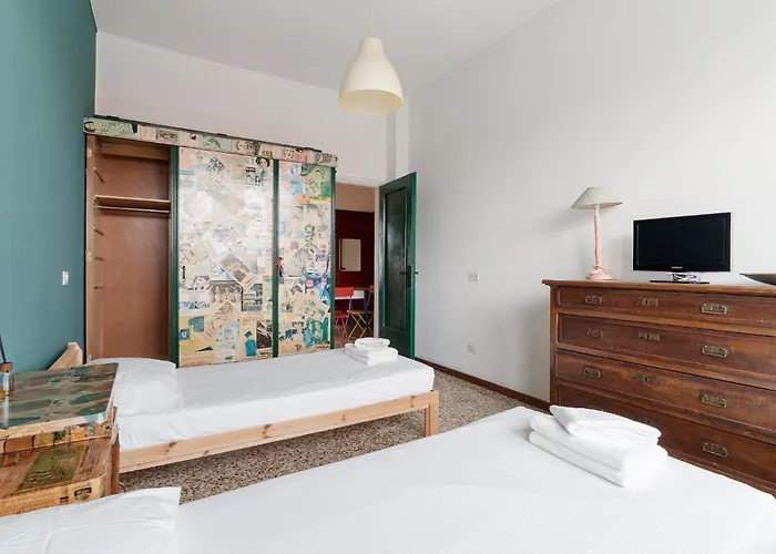 アパート Guesthost - Farini For 6 People ミラノ