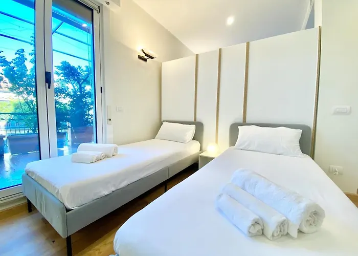 Lejlighed Penthouse With Panoramic Terrace-8 Minutes From The Duomo *