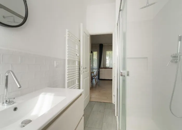 Guesthost - Modern Lancetti