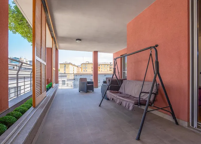Private Terrace & 2 Bedrooms Near Bosco Verticale Apartment