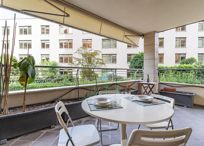 Elegant With Terrace In Life Apartman