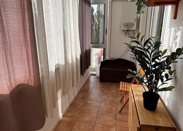 Bright Three-room 250m From The Subway 아파트 밀라노