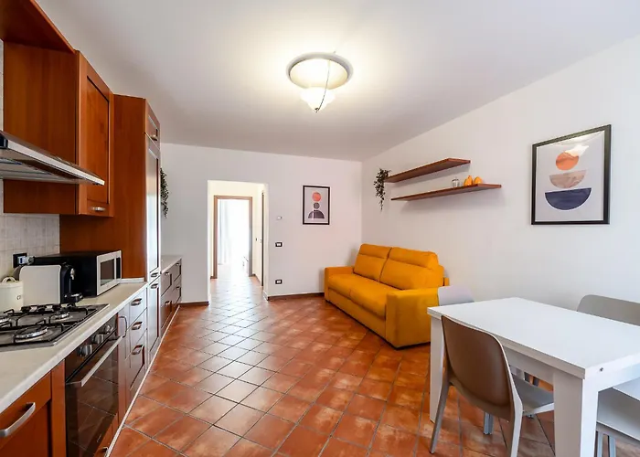 Spacious At 5 Min Walk From Station