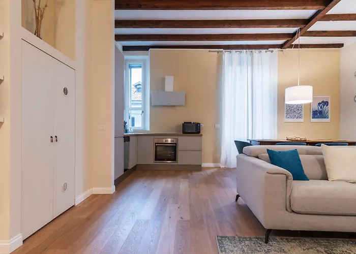 Designer In A Unique Setting Near M2 - Berra 10 Daire