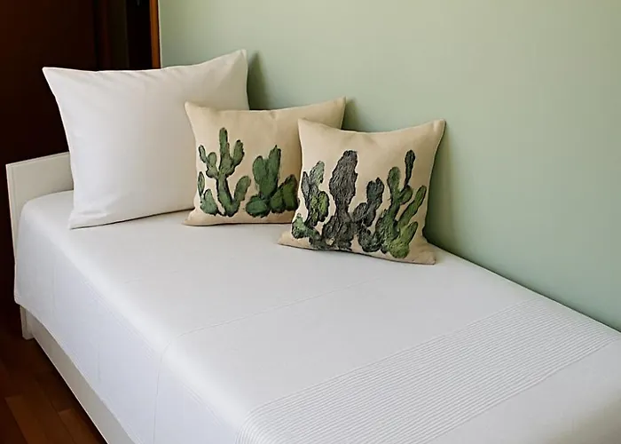 Apartament Elegant Retreat With Sunny Terrace & Excellent Metro Links *