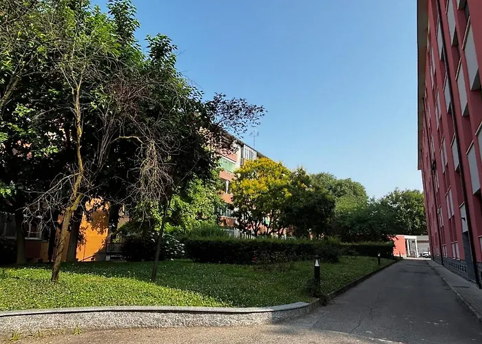 Apartment Bright Three-room 250m From The Subway