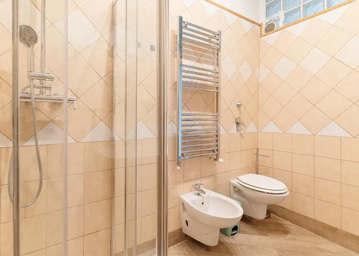 アパート Guesthost - Farini For 6 People ミラノ