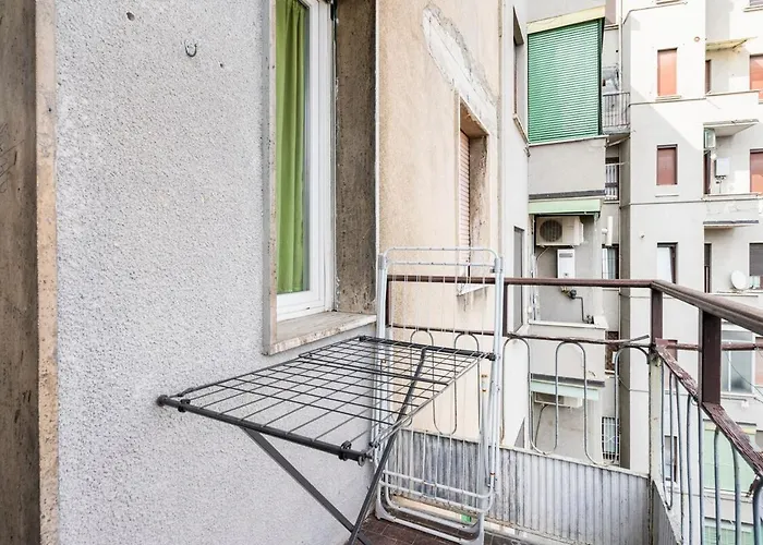 Lovely Flat Close To Center In Porta Romana Lägenhet