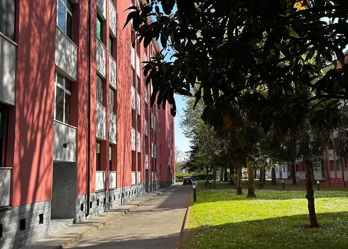 Bright Three-room 250m From The Subway Apartment *