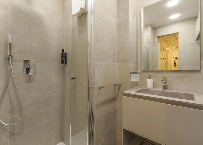 Cerva - Cozy 1 Bedroom With Balcony In San Babila By Rentopolis * Milaan