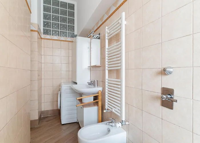 Guesthost - Farini For 6 People *