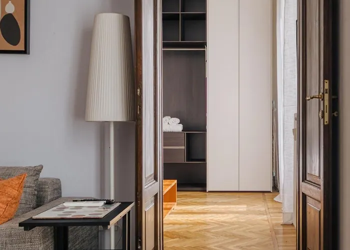 Your Sunny Getaway In Porta Venezia Dist...