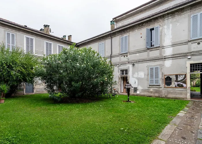 Designer In A Unique Setting Near M2 - Berra 10