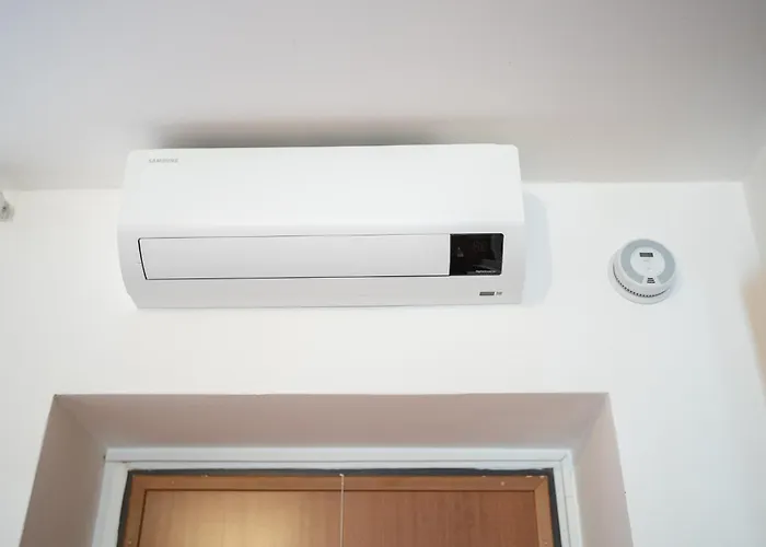 Spacious At 5 Min Walk From Station Apartamento *